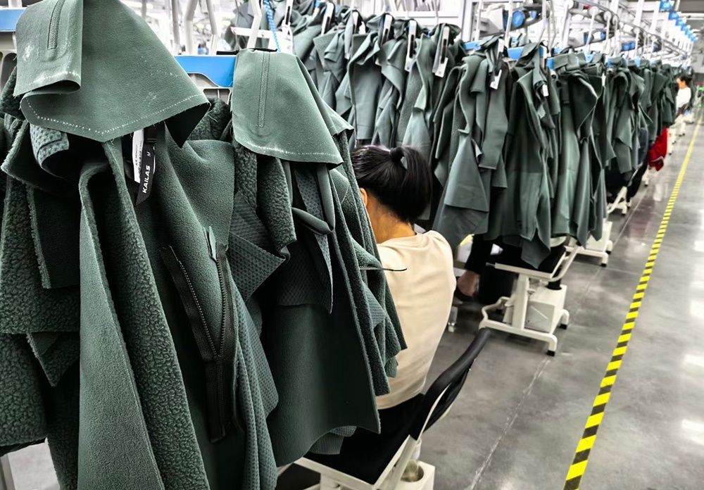 Yunqing Clothing factory floor